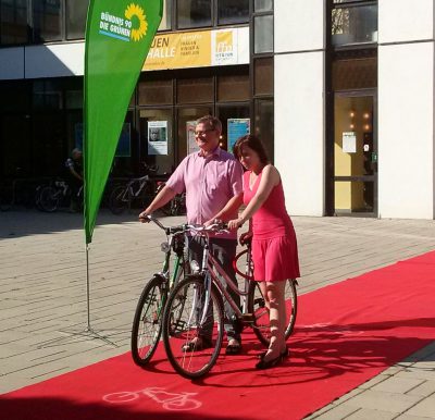 Roter Teppich für Radfahrer*innen