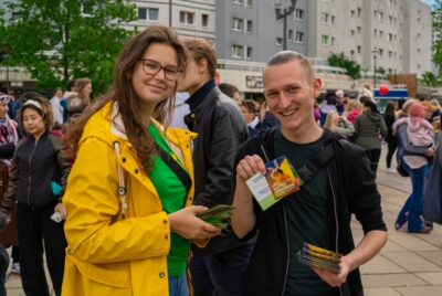 Blumensamen Verteilung auf dem Marzahner Nachbarschafstfest