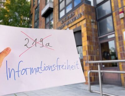 Zettel mit der Aufschrift: 219a durchgestrichen